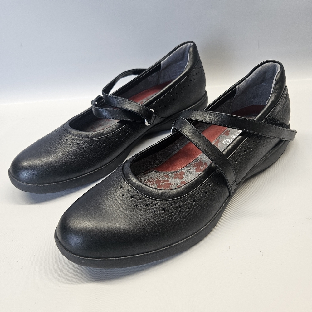 Very cool Aravon Black Leather Mary Jane Flats.